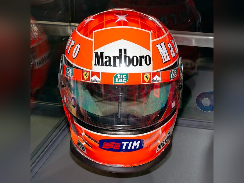 Photo of the Michael Schumacher 2000 season helmet