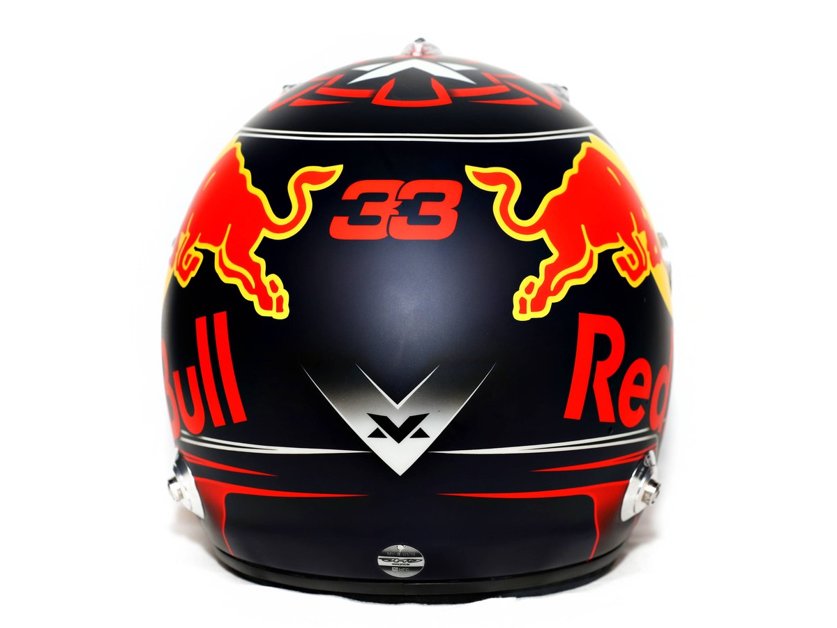 Photo of the Max Verstappen 2018 season helmet, photo 3