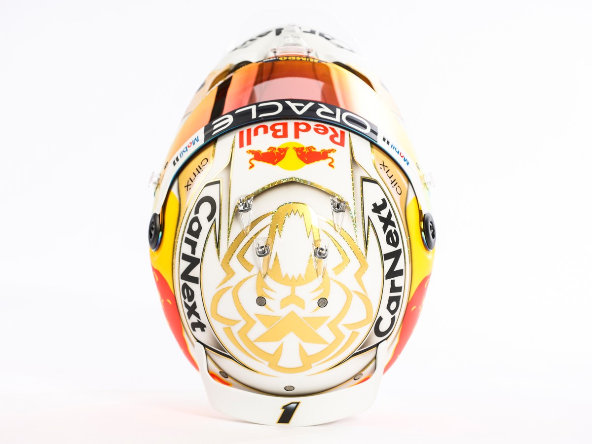 Photo of the Max Verstappen 2022 season helmet, photo 3