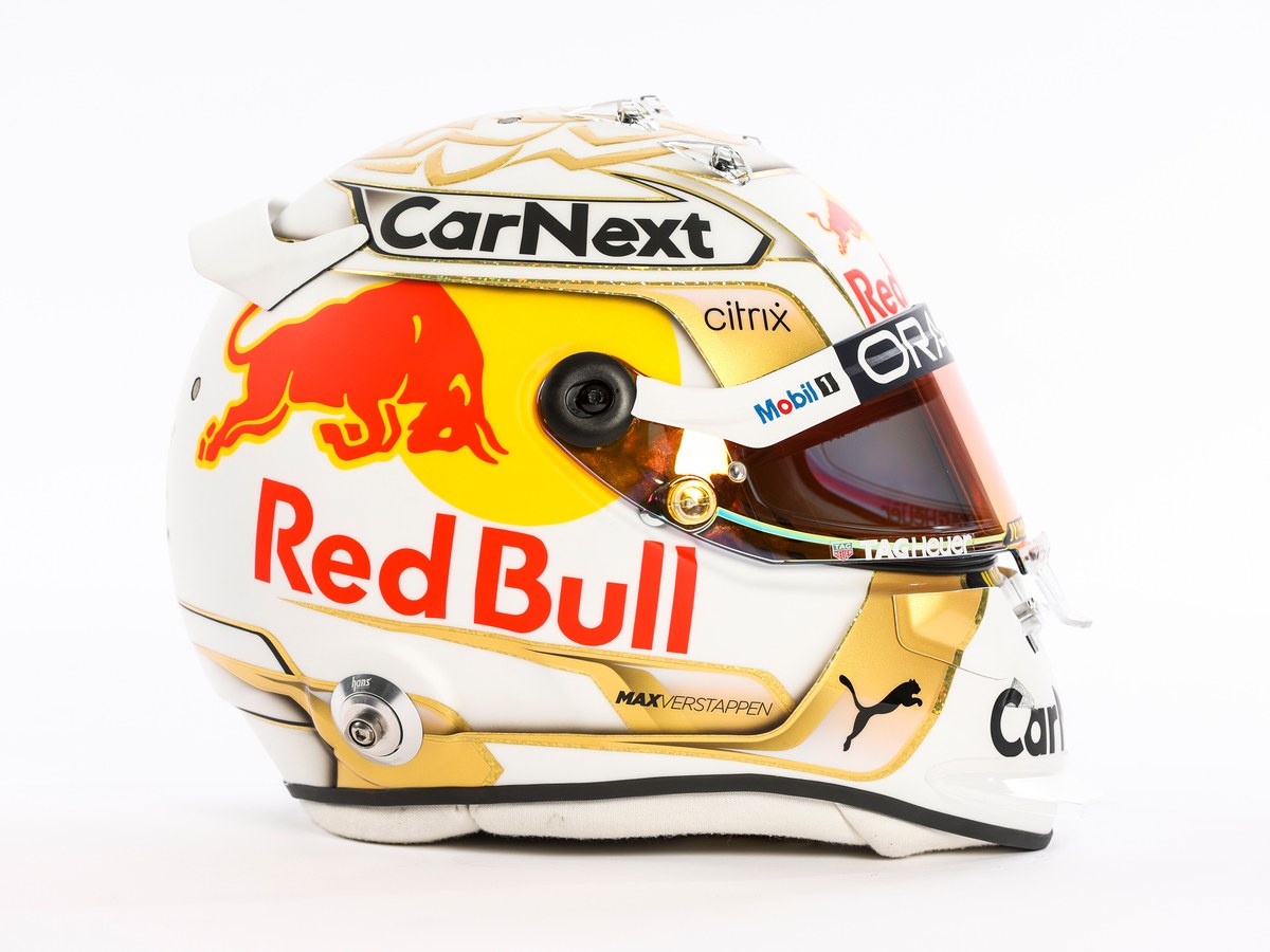Photo of the Max Verstappen 2022 season helmet
