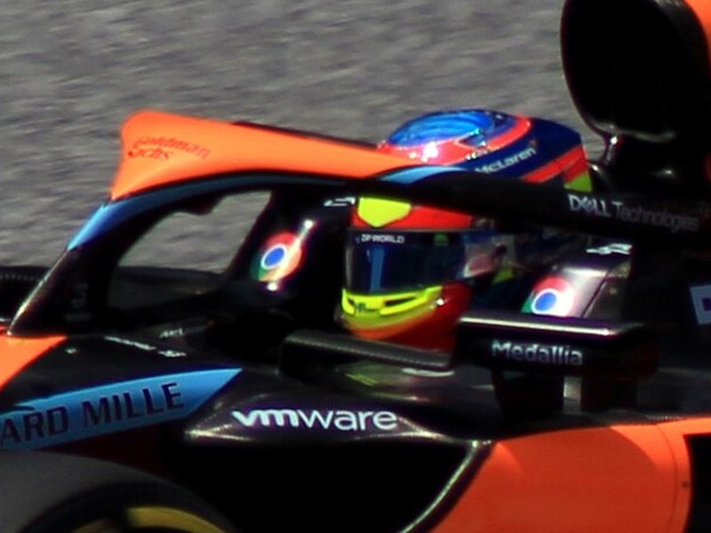 Photo of the Oscar Piastri 2023 season helmet