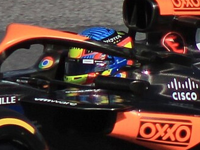 Photo of the Oscar Piastri 2024 season helmet