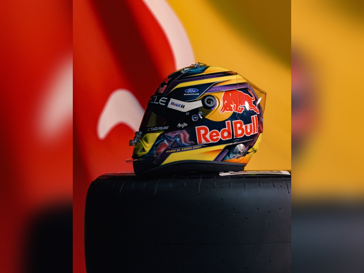 Photo of the Isack Hadjar 2026 season helmet